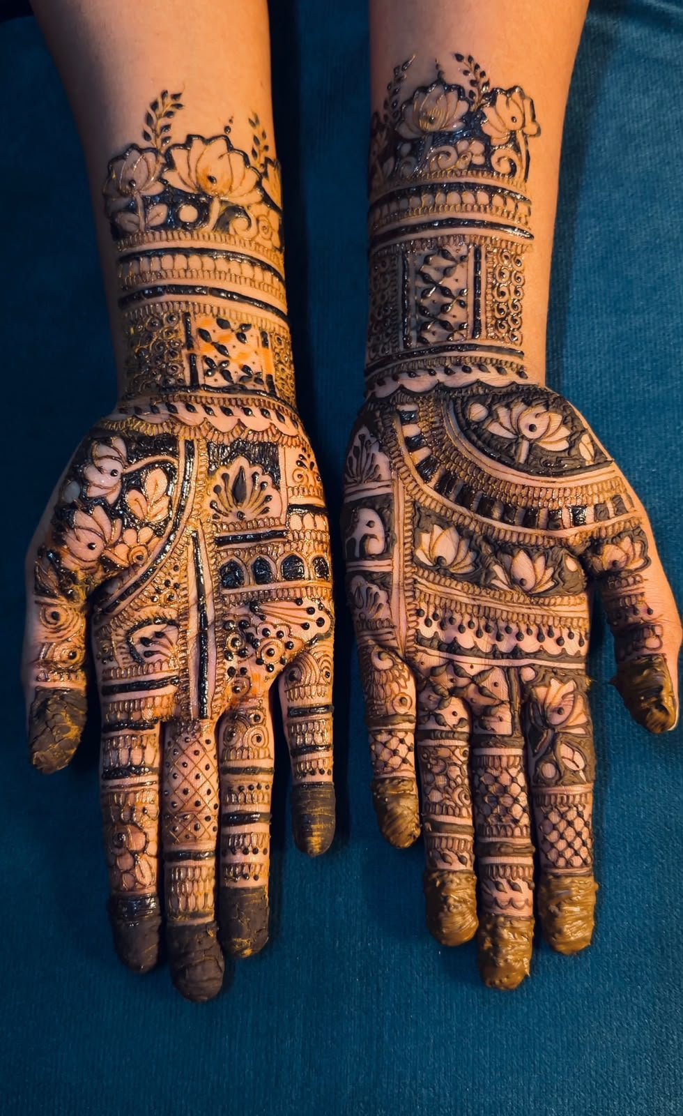 Minimal mehendi design 18 by Henna Tales by Thaash, mehendi artist in Bangalore