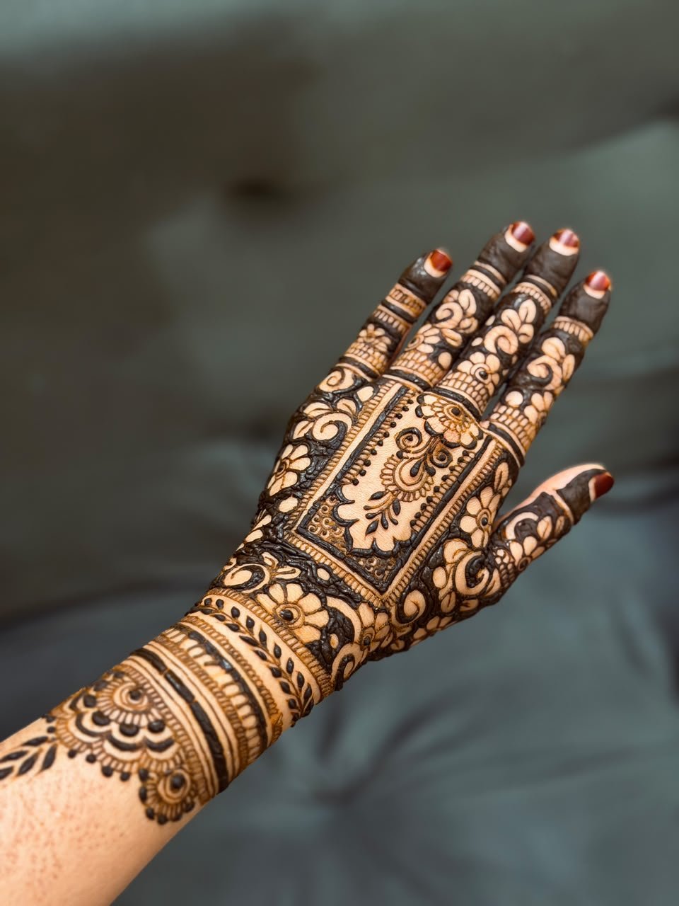 Minimal mehendi design 6 by Henna Tales by Thaash, mehendi artist in Bangalore